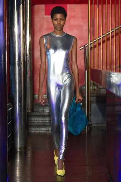 Look 15